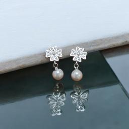 Elegant 925 Silver Clover Pearl Drop Earrings thumbnail 2