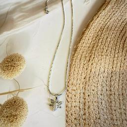 Elegant Bee-inspired Pendant – 925 Sterling Silver thumbnail 4