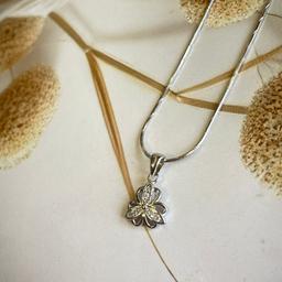 Elegant 925 Silver Floral Pendant Necklace thumbnail 3