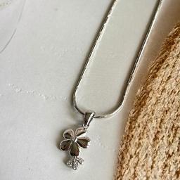 Elegant 925 Silver Flower Pendant With Sparkling Accents thumbnail 2