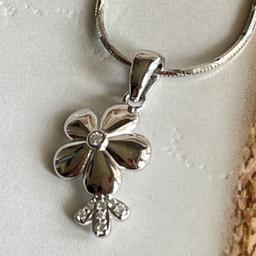 Elegant 925 Silver Flower Pendant With Sparkling Accents thumbnail 3