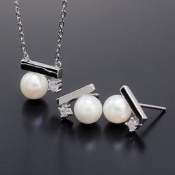 Elegant Pearl And Silver Necklace & Earring Set thumbnail 2