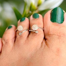 Adjustable Toe Rings In Silver & Rose Gold (1 Set) thumbnail 2