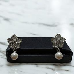 Shimmering 925 Silver Floral Earrings With Pearl Drop thumbnail 3