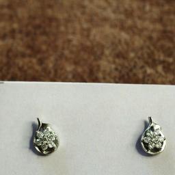 Dazzling Teardrop Cluster Stud Earrings - Minimalist & Elegant thumbnail 2