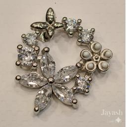 Dazzling Diamond-shine Floral Wreath Stud Earrings thumbnail 5