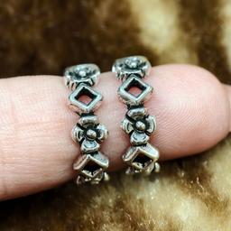 The Flora & Rhombus Bloom Oxidised Toe Ring thumbnail 3