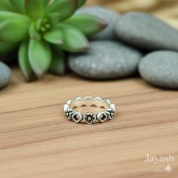 The Flora & Rhombus Bloom Oxidised Toe Ring thumbnail 4