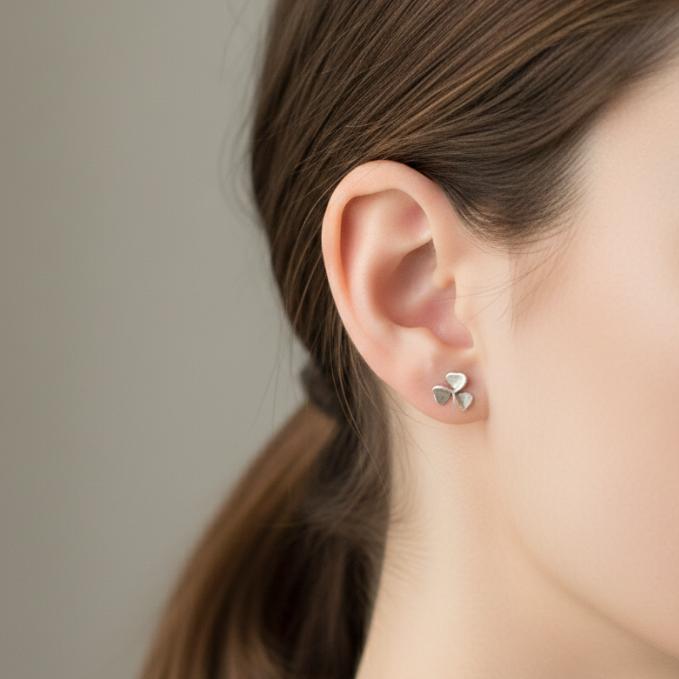 925 Silver Three-leaf Clover Stud Earrings β Minimal Luck & Style (unisex)
